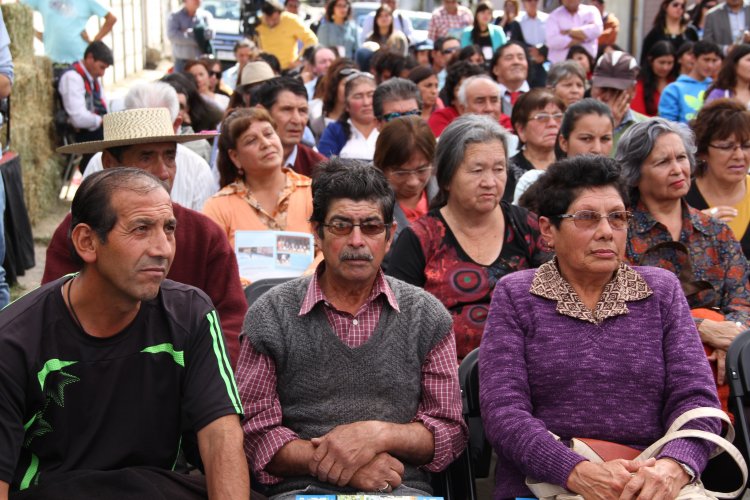 GOBIERNO REGIONAL Y FOSIS ENTREGAN IMPLEMENTOS PARA PALIAR LA SEQUÍA A 290 FAMILIAS DE CHOAPA
